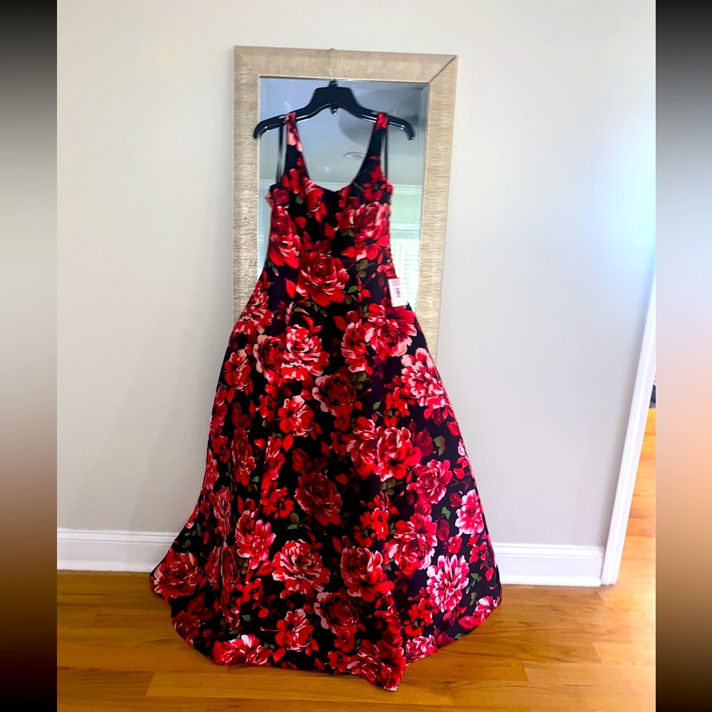 NWT- no flaws! Formal Dress Size 9/10